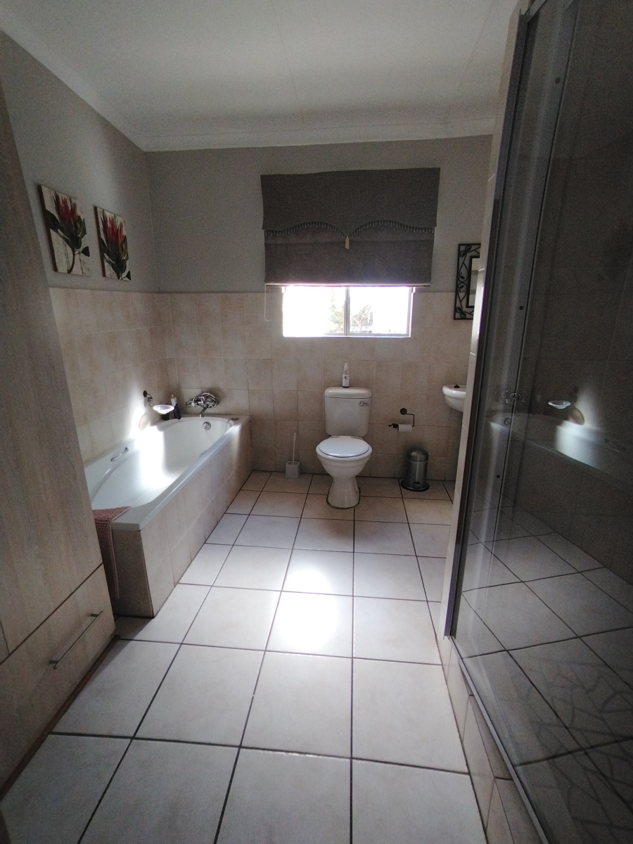10 Bedroom Property for Sale in Warrenton Northern Cape